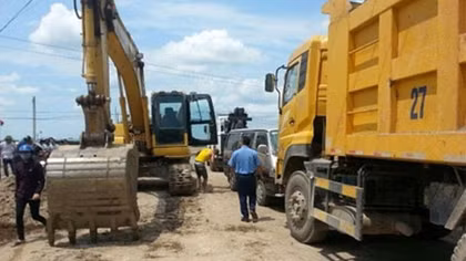 Đoàn xe công vụ đã được thả sau 4 ngày bị “quây”