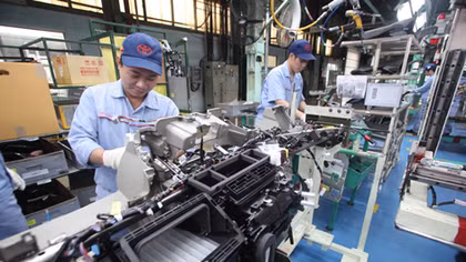 Tránh "chiếc bẫy" thu nhập trung bình và hội nhập quốc tế