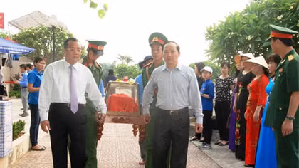 Tiếp nhận và an táng 35 hài cốt liệt sỹ hy sinh ở nước bạn Lào
