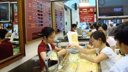 Nguyên liệu vàng trang sức trôi nổi tiếp tay cho buôn lậu