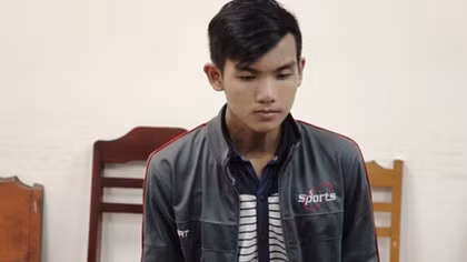 Nam sinh viên quay clip 17 nữ sinh tắm để... tống tiền