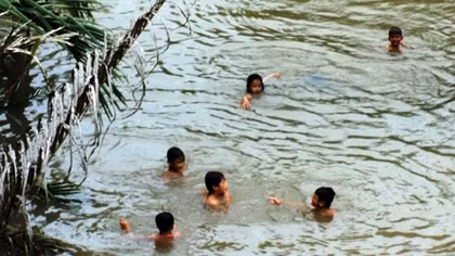 Thách bơi qua sông, 2 học sinh lớp 9 tử vong