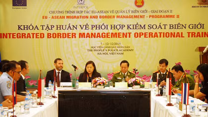 Tập huấn “Phối hợp kiểm soát biên giới” 
