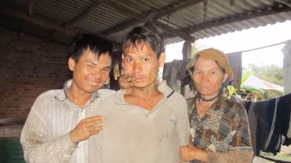 Xót xa người mẹ nuôi 5 con bị bệnh tâm thần