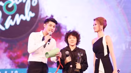 Nhạc Việt 2015: Một năm "thất bát" ca khúc mới?