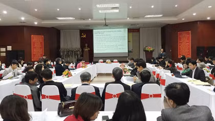 Nhiều bệnh viện giữ bệnh nhân lại điều trị dù không đủ khả năng 