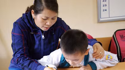 Người gieo chữ nơi không tiếng trống trường