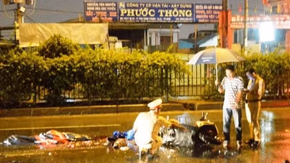 Gây tai nạn khiến 2 người tử vong, lái xe bỏ chạy trong đêm mưa
