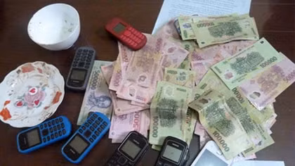 Tịch thu tiền đánh bạc