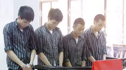 Nhân viên quán karaoke gọi hội đánh khách trọng thương