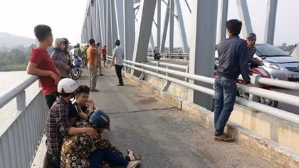 Nam thanh niên nhảy xuống sông Lam tự tử