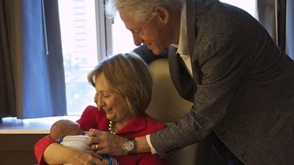 Hillary Clinton - "cơn ác mộng" của các đặc vụ Mỹ