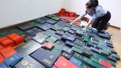 Trung Quốc bắt "Giáo chủ", thu 200 ngàn văn bằng giả