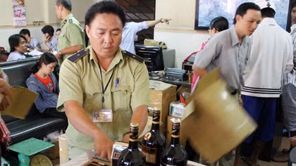 Kiểm soát chặt việc buôn lậu hàng hóa qua đường chuyển phát nhanh