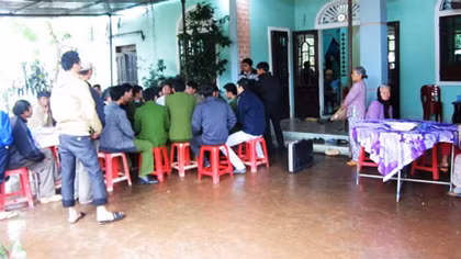 Vỡ nợ, nữ tiểu thương thắt cổ tự vẫn?
