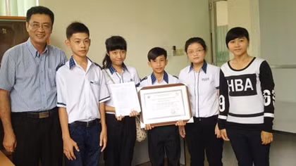 Học sinh ‘trường làng’ lại được vinh danh