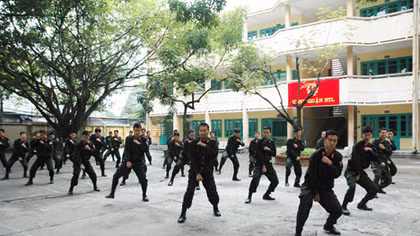 Diễn tập phương án chống khủng bố, bắt cóc con tin