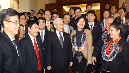 Ai làm cho kinh tế phát triển đi lên, đó là người có phẩm chất, năng lực, vì nhân dân phục vụ
