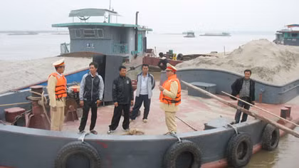 Không để tình trạng "chặt chém", bắt ép chủ tàu nộp tiền kéo cạn