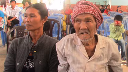 Phạt 43 năm tù ‘nhóm cướp vàng ông lão ăn xin’