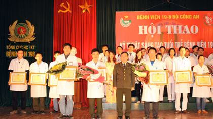 Hội thao kỹ thuật sáng tạo tuổi trẻ tại Bệnh viện 198