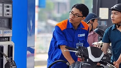 Xăng tăng giá hơn 500 đồng