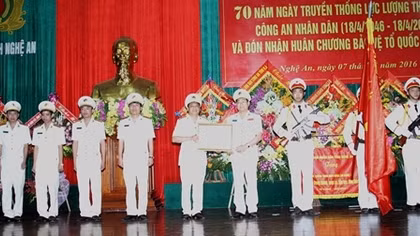 Phòng Tham mưu Công an Nghệ An nhận Huân chương Bảo vệ Tổ quốc hạng Nhì