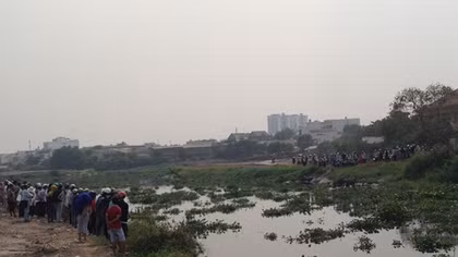 Nhảy kênh tự tử sau khi đi đám tang bạn