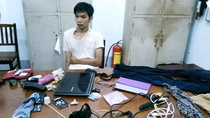Hai nghi can máu lạnh bị bắt cùng 2 con dao gây án
