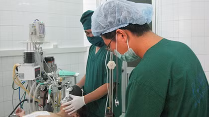 Giáo sư nổi tiếng của Mỹ sẽ phẫu thuật tạo hình cho bệnh nhân tại Bệnh viện Xanh Pôn