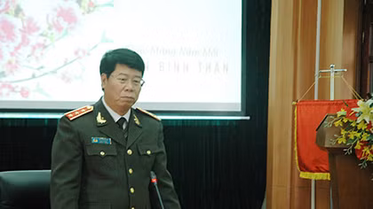 Thứ trưởng Bùi Văn Nam thăm, kiểm tra công tác ứng trực đảm bảo an ninh trật tự dịp Tết Nguyên đán Bính Thân