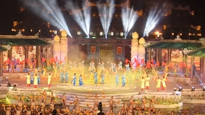 Lộng lẫy sắc màu đêm khai mạc Festival Huế 2016