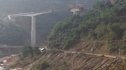Khởi tố vụ sập giàn giáo làm 4 người chết