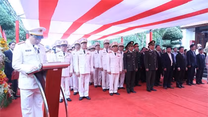 Dâng hương tưởng niệm Bộ trưởng Trần Quốc Hoàn 