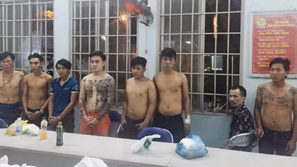 Bắt nhóm giang hồ chuyên cưỡng đoạt tài sản gái mại dâm chuyển giới 