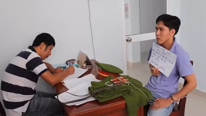 Giả danh Cảnh sát kinh tế ‘chém gió’ trong quán nhậu 