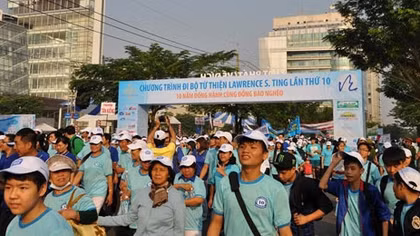14.000 người đi bộ ‘cùng người nghèo đón Tết’
