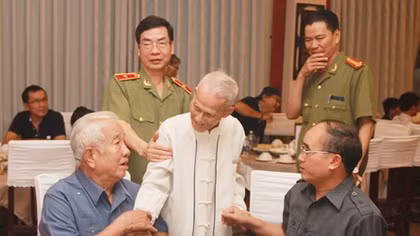 Cuộc hội ngộ ấm áp nghĩa tình giữa những người làm báo
