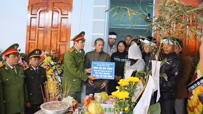 Tri ân người đồng đội đã anh dũng hi sinh vì bình yên cho nhân dân
