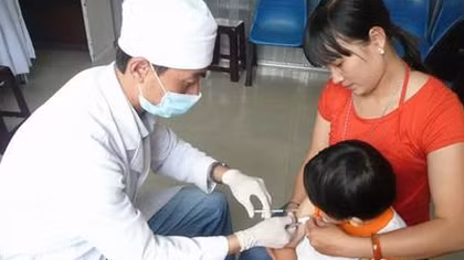 Hơn 5.000 trẻ được tiêm vắcxin Quinvaxem 