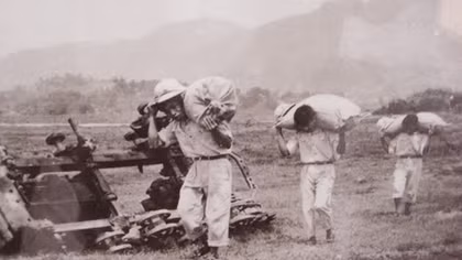 Thăm lại đơn vị có nhiều cán bộ, chiến sĩ được phong tặng Anh hùng 