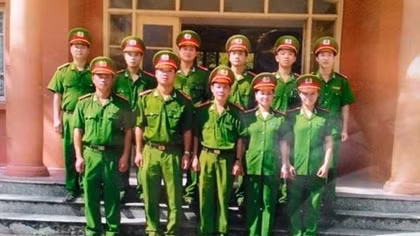Hành trình truy bắt đường dây tội phạm từ 5 bánh heroin vô chủ
