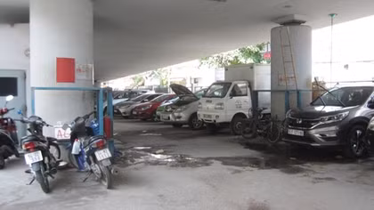Tiềm ẩn những nỗi lo ở bãi giữ xe dưới gầm cầu