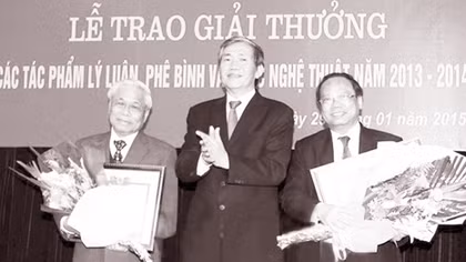 Mấy suy nghĩ về lý luận phê bình văn học nghệ thuật từ 1975 đến nay