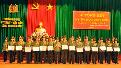 ĐH Kỹ thuật – Hậu cần CAND tuyên dương học viên giỏi