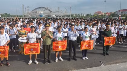 Công an Hậu Giang: Tổ chức giải việt dã mở rộng