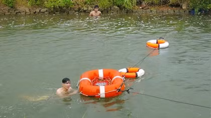 Nghi vấn một nữ sinh gieo mình xuống kênh tự vẫn
