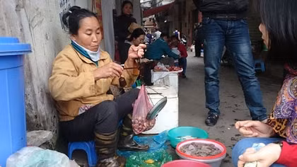 Gánh hàng tự chọn của một người khiếm thị