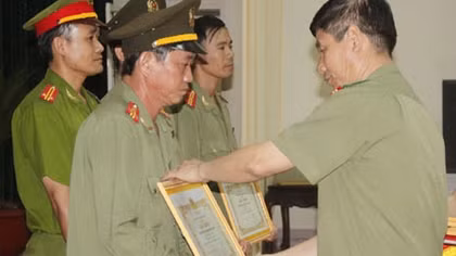 Học tập tấm gương đạo đức Hồ Chí Minh, vì nhân dân phục vụ