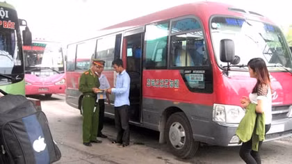 Tăng cường chống ‘cò mồi’, tranh giành khách tại các bến xe
